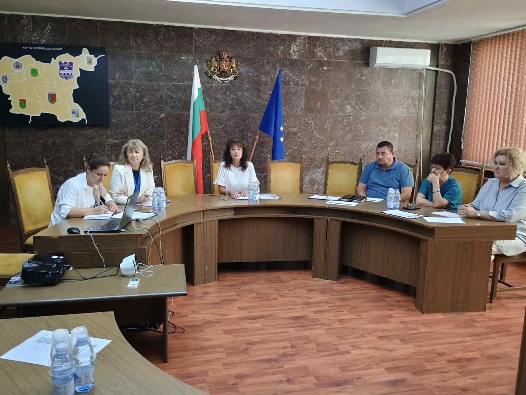 областна комисия 1.jpg